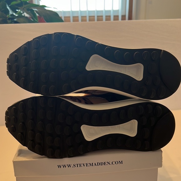 Brand new Steve Madden Cliff womens sneaker size 9.5 - Picture 4 of 6
